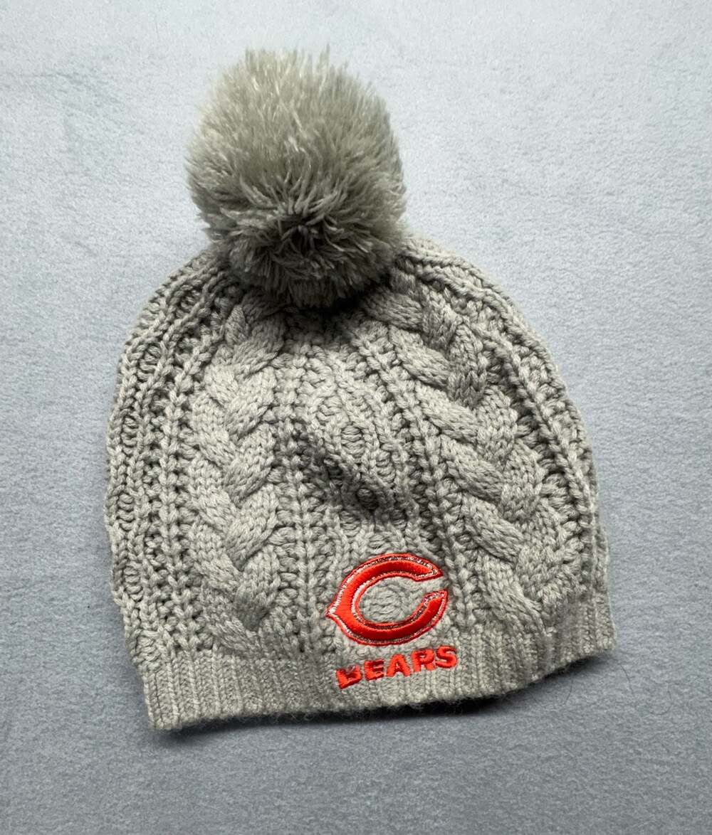 NFL Team Apparel Chicago Bears Women's Gray Cable Knit Pom Beanie Hat